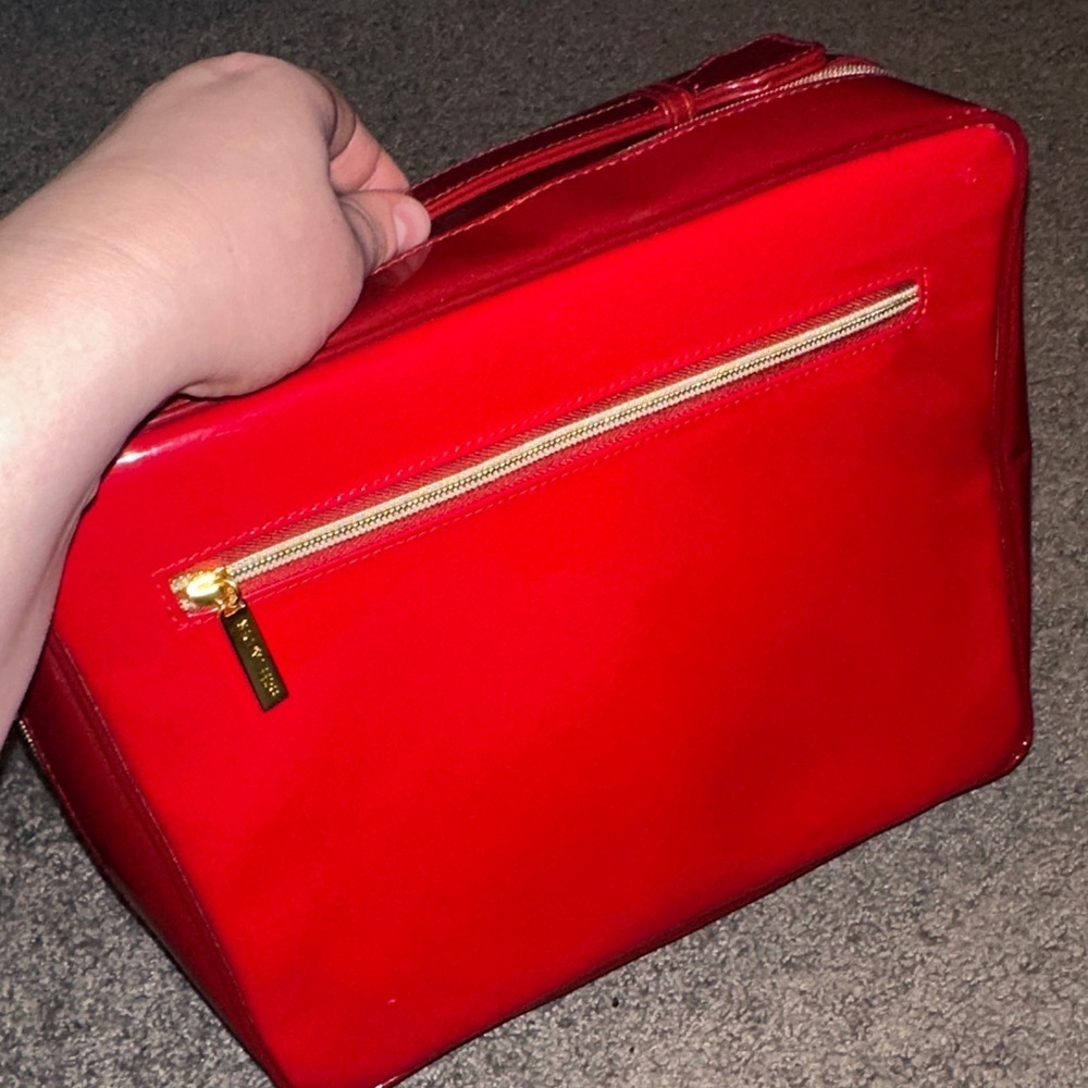 Glossy red Estee Lauder makeup bag - Picture 2 of 5